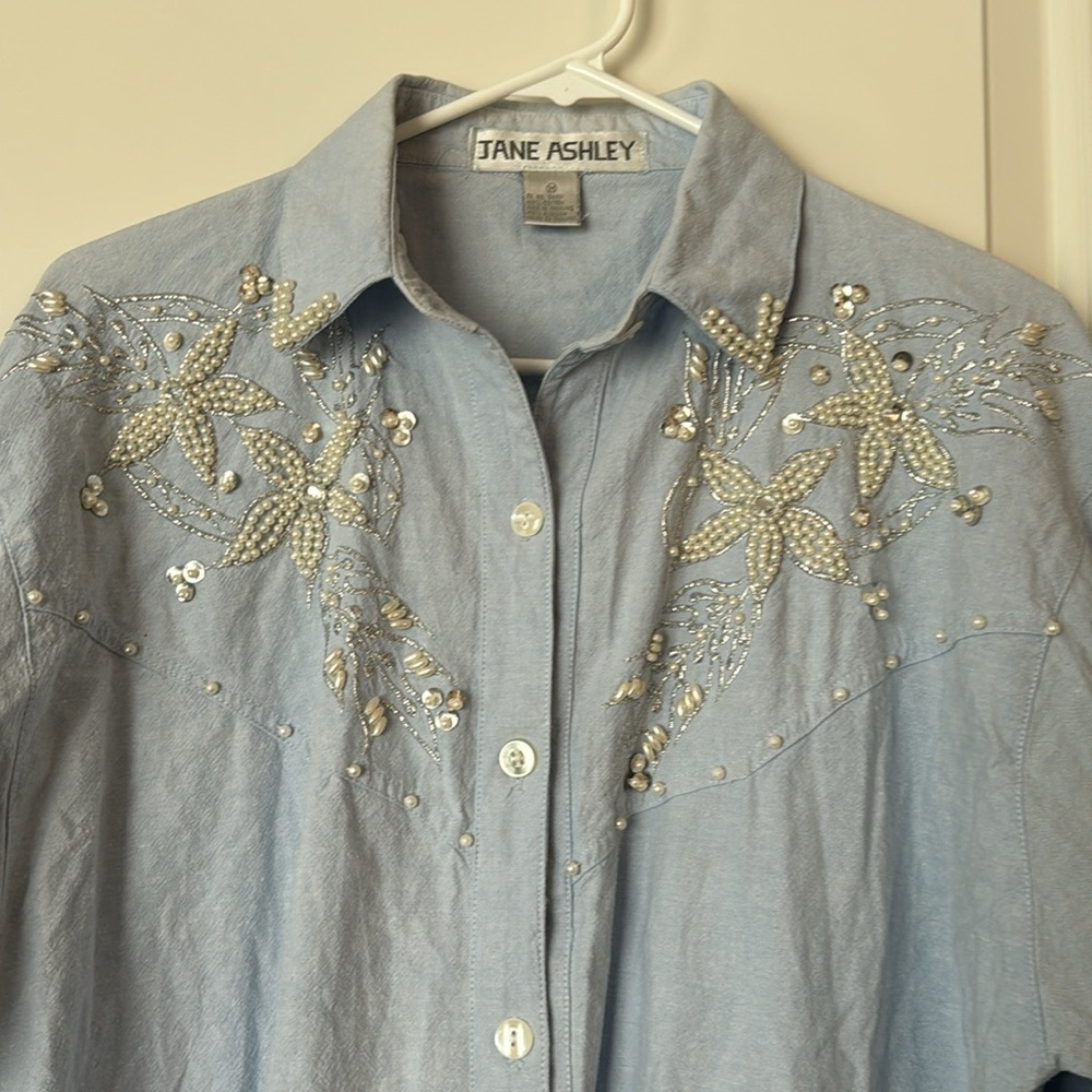 Jane Ashley Denim Floral Beaded pearl button up, women’s size medium - Picture 2 of 11